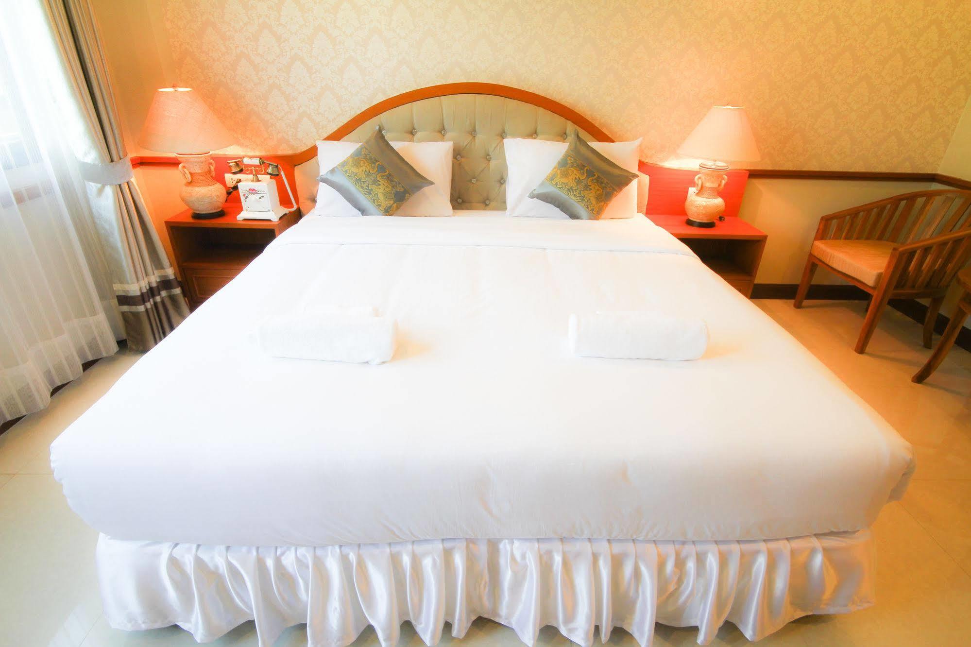 Phoothawee House Hotel Чиангмай Екстериор снимка