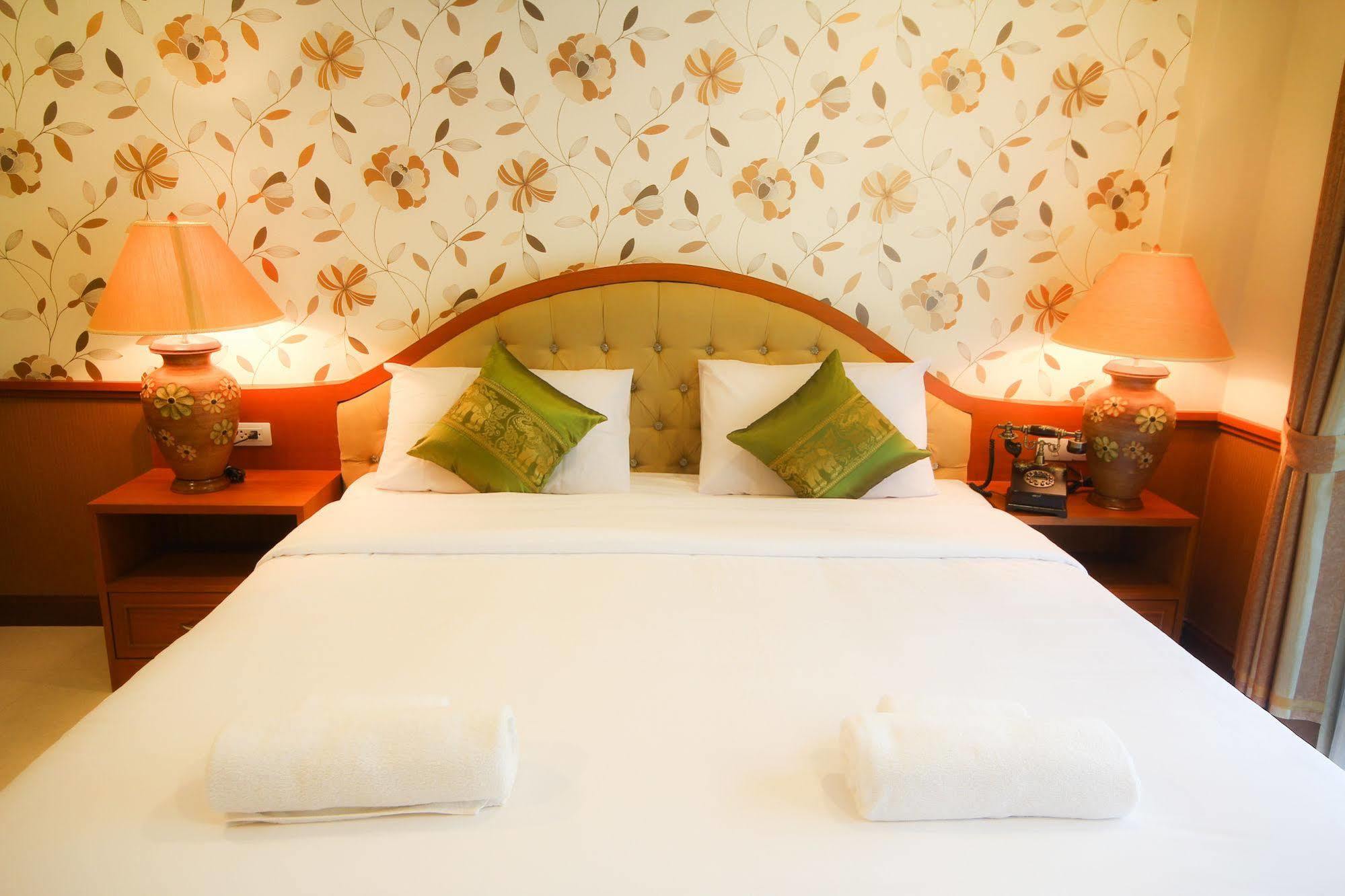 Phoothawee House Hotel Чиангмай Екстериор снимка